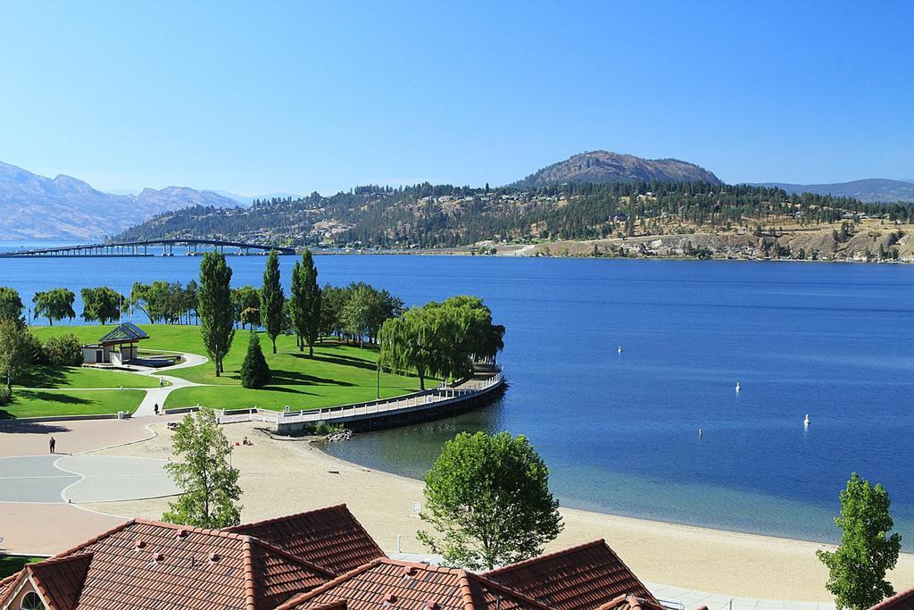 Sunset Waterfront Resort By Kelownacondorentals Exteriör bild
