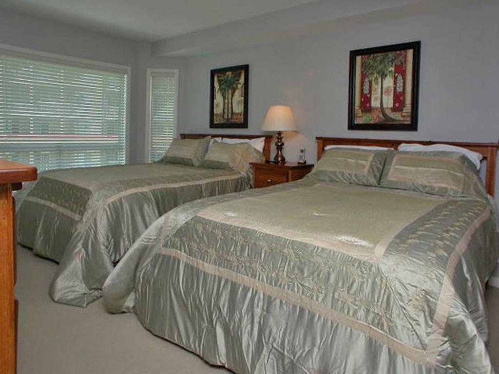 Sunset Waterfront Resort By Kelownacondorentals Rum bild