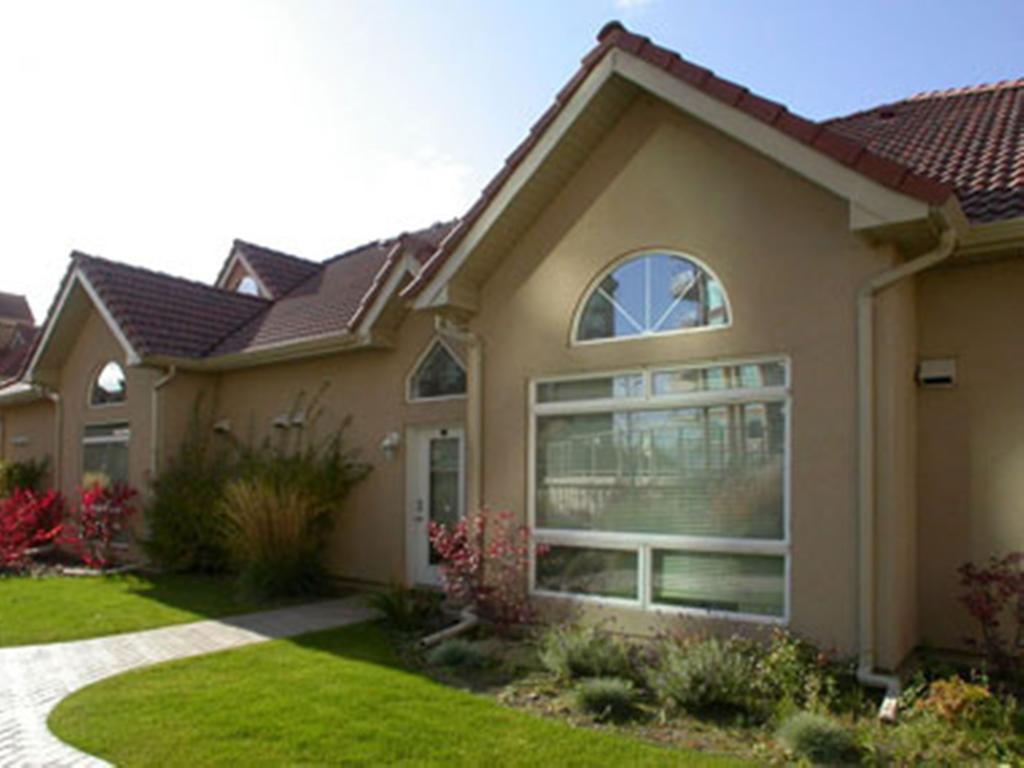 Sunset Waterfront Resort By Kelownacondorentals Rum bild