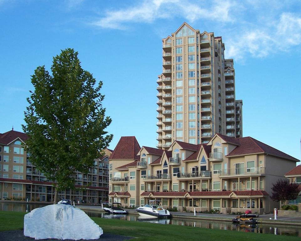 Sunset Waterfront Resort By Kelownacondorentals Exteriör bild