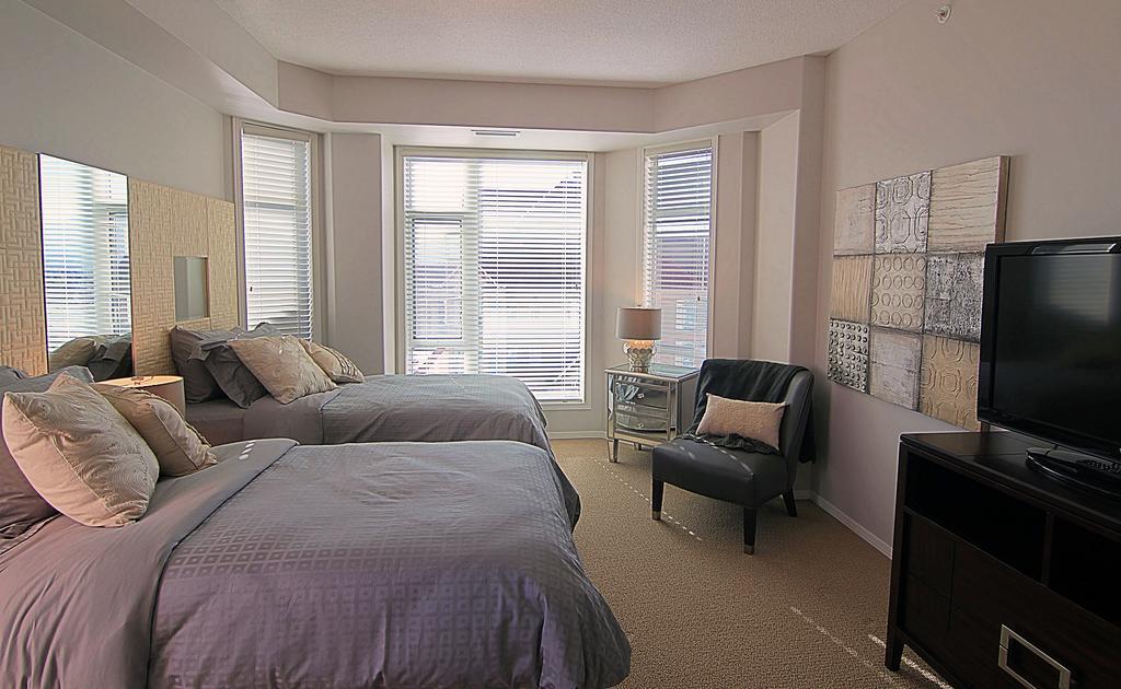 Sunset Waterfront Resort By Kelownacondorentals Exteriör bild