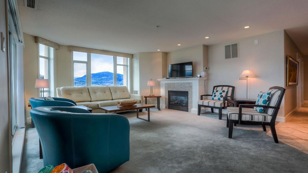 Sunset Waterfront Resort By Kelownacondorentals Exteriör bild