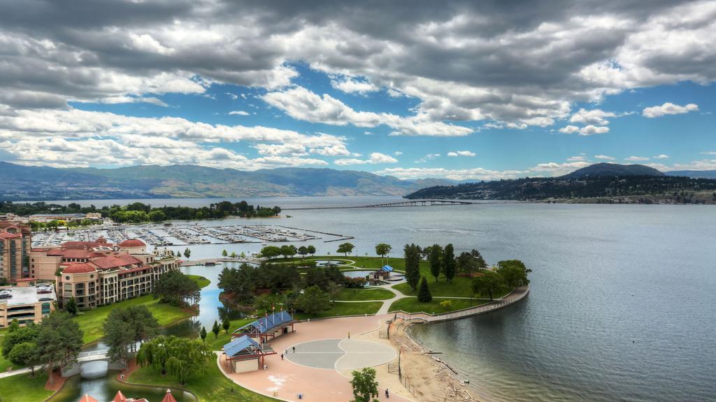 Sunset Waterfront Resort By Kelownacondorentals Exteriör bild