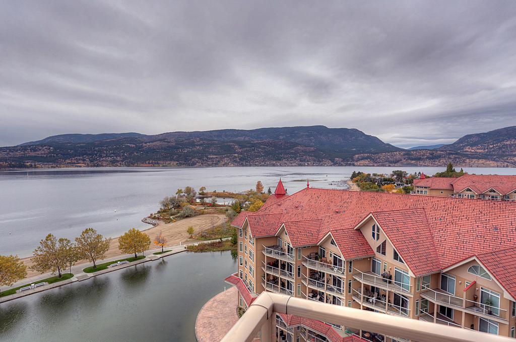 Sunset Waterfront Resort By Kelownacondorentals Exteriör bild