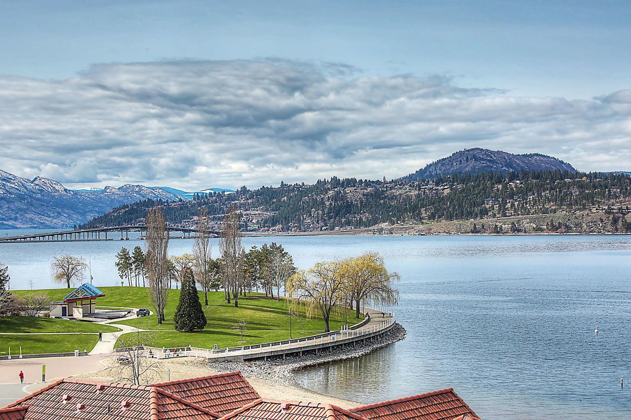 Sunset Waterfront Resort By Kelownacondorentals Exteriör bild