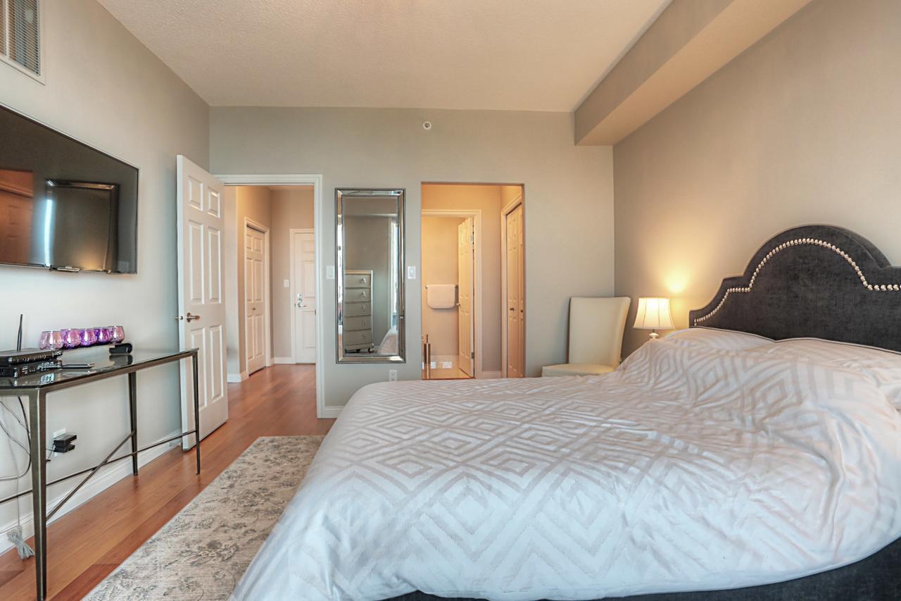 Sunset Waterfront Resort By Kelownacondorentals Exteriör bild