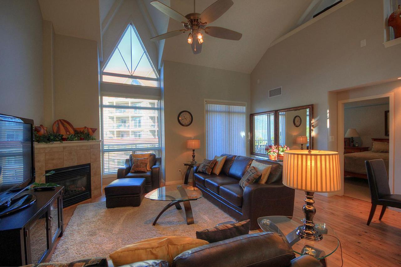 Sunset Waterfront Resort By Kelownacondorentals Exteriör bild